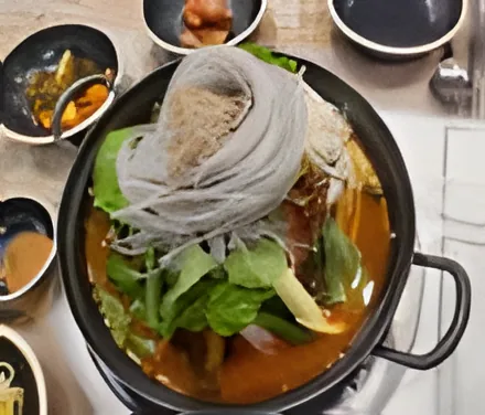 Cheomdan Dolsot Gamjatang (Eomgung Branch)